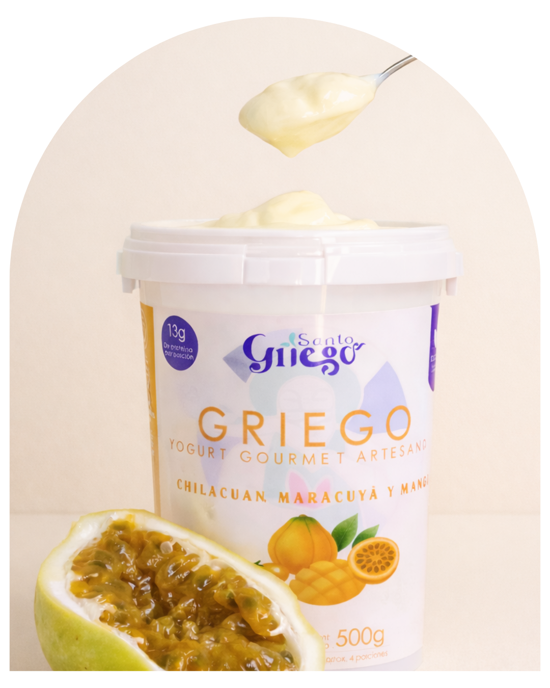 Ingredientes: Leche entera higienizada, cultivos probióticos activos (Streptococcus thermophilus y Lactobacillus delbrueckii subsp. bulgaricus), pulpa de maracuyá (30%), chilacuán en pulpa y trozos (60%) y mango (10%), endulzado con alulosa y eritritol.