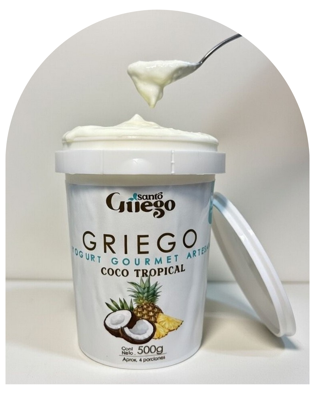 Ingredientes: Leche entera higienizada, cultivos probióticos activos (Streptococcus thermophilus y Lactobacillus delbrueckii subsp. bulgaricus), pulpa y trozos de piña (30%) y concentrado de coco (70%), endulzado con alulosa y eritritol.